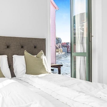 Ocean-View Haven: Take A Swim From Your Window! Берген Экстерьер фото